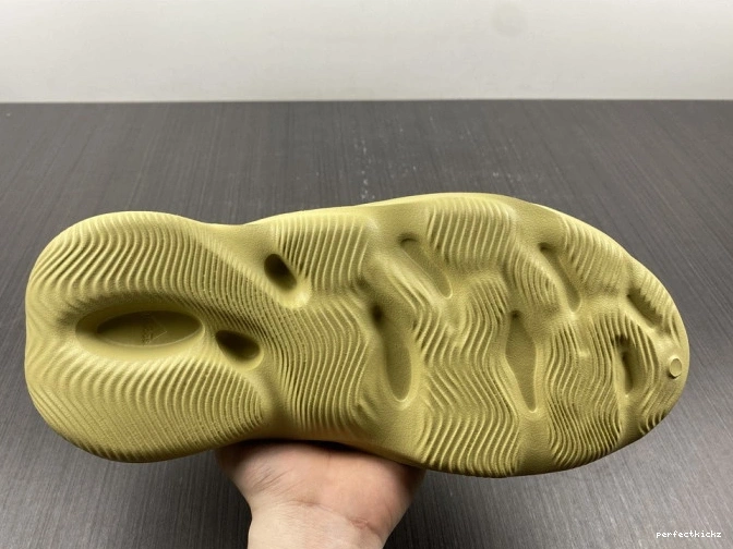 Adidas RNNR GV6775 Sulfur Yeezy Foam 0822